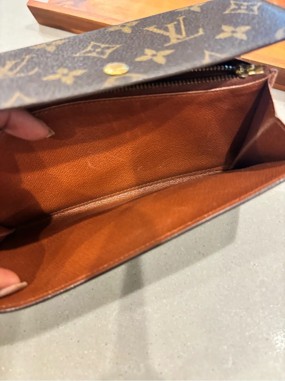 Louis Vuitton beautiful 100%